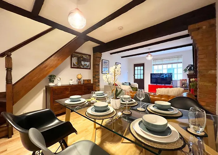 Charming Windsor Cottage, Incredible Location, Castle Doorstep